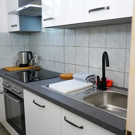 Unique - 3 - Loggia - Kueche - Waschmaschine *