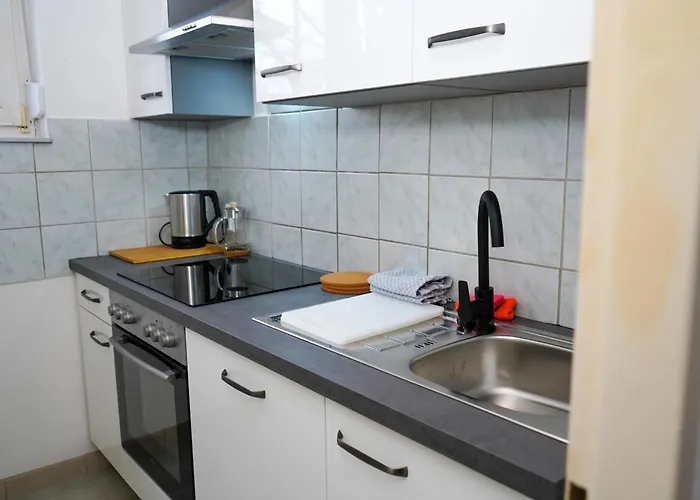 Unique - 3 - Loggia - Kueche - Waschmaschine *